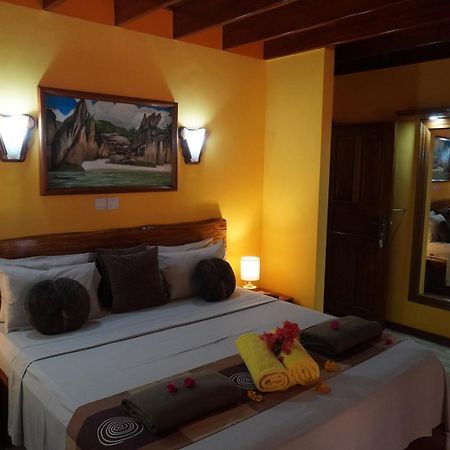 Anse Kerlan Beach Chalets Екстериор снимка