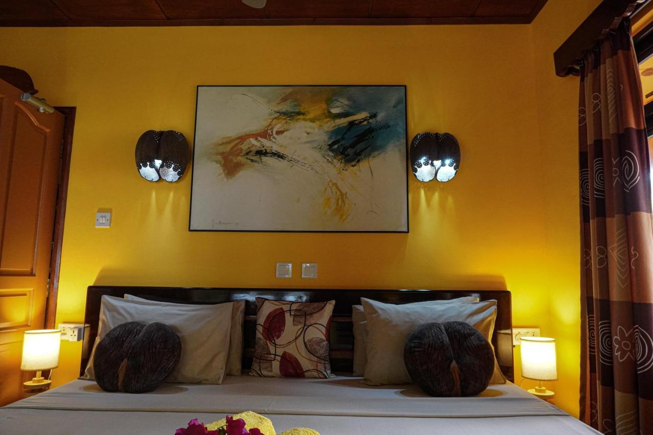 Anse Kerlan Beach Chalets Екстериор снимка