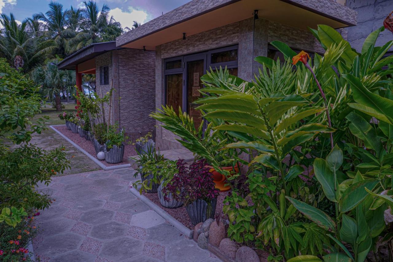 Anse Kerlan Beach Chalets Екстериор снимка
