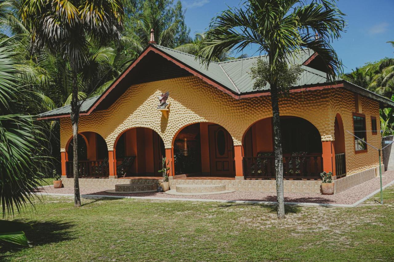 Anse Kerlan Beach Chalets Екстериор снимка