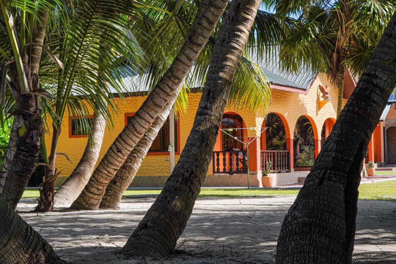 Anse Kerlan Beach Chalets Екстериор снимка