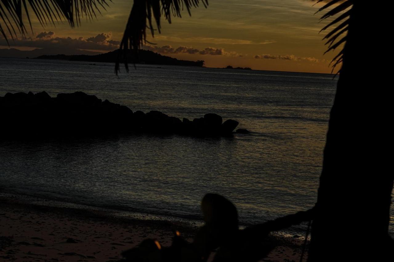 Anse Kerlan Beach Chalets Екстериор снимка
