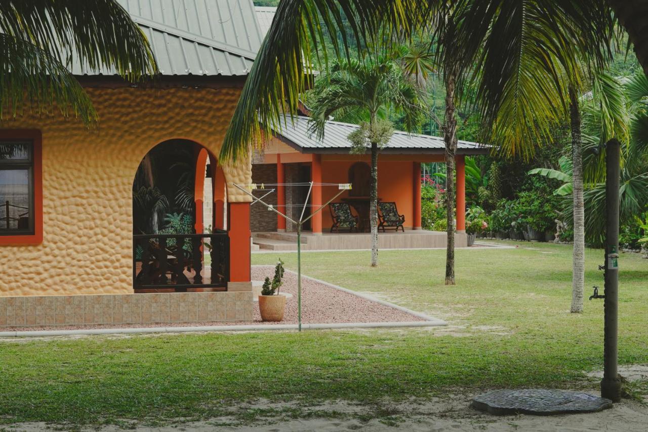 Anse Kerlan Beach Chalets Екстериор снимка