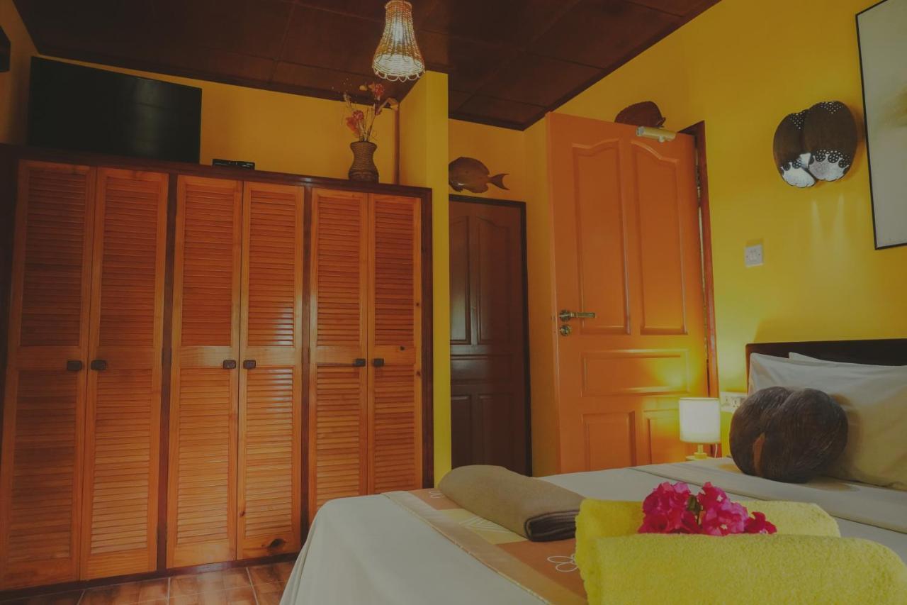 Anse Kerlan Beach Chalets Екстериор снимка