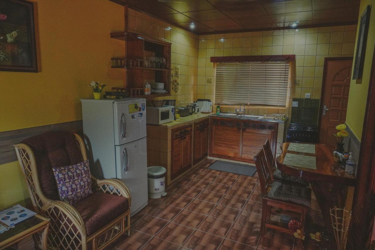 Anse Kerlan Beach Chalets Екстериор снимка