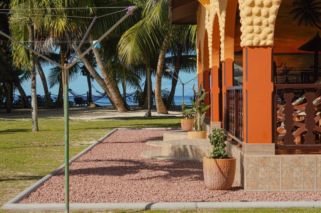 Anse Kerlan Beach Chalets Екстериор снимка