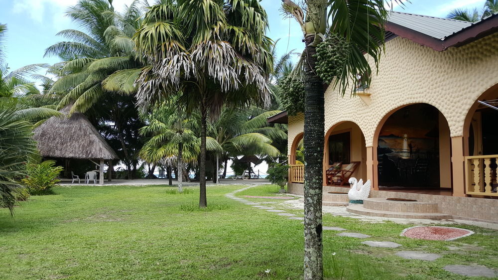 Anse Kerlan Beach Chalets Екстериор снимка