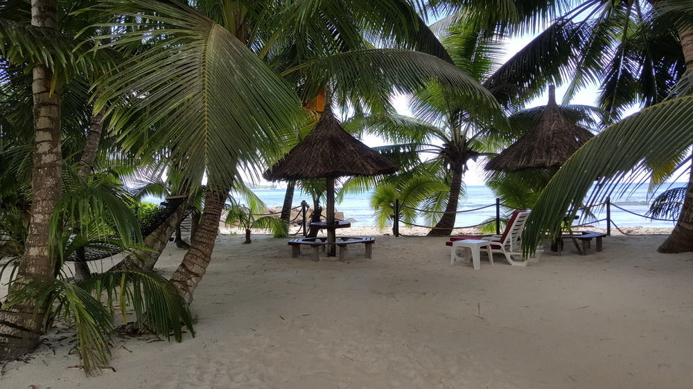 Anse Kerlan Beach Chalets Екстериор снимка