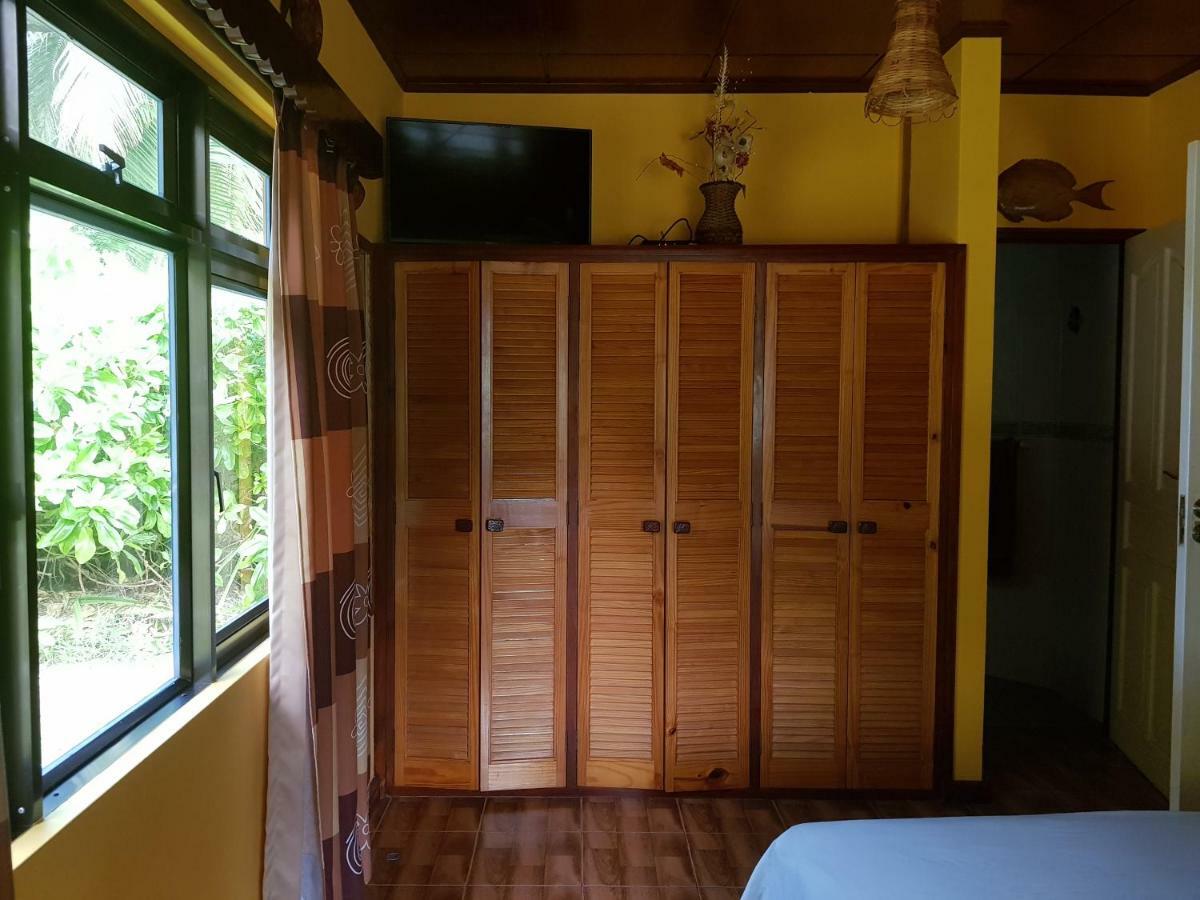 Anse Kerlan Beach Chalets Екстериор снимка